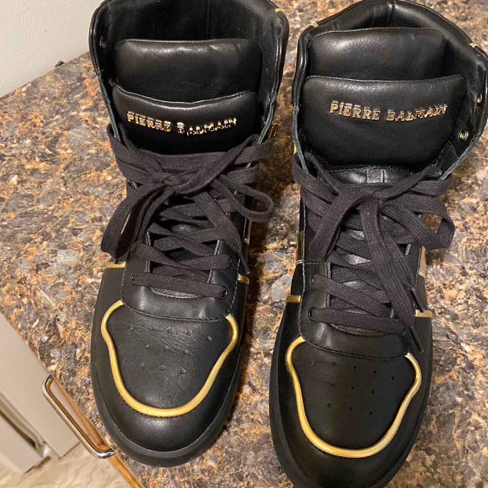 Black leather/Gold Pierre Balmain sneakers